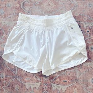 Lululemon Tracker Low-Rise Lined Short 4" size 6